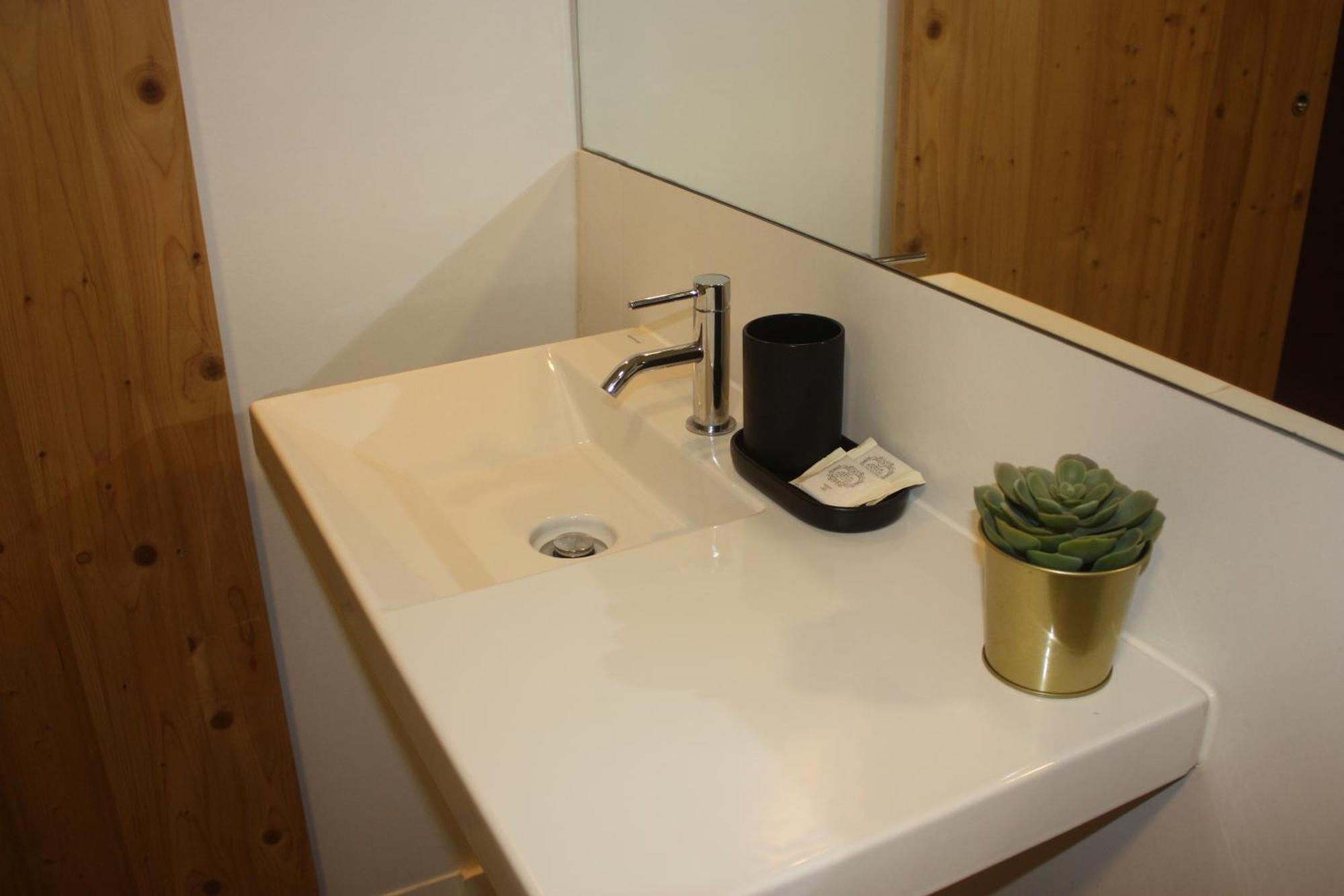 Vago Alcantara Suites Lisbon Room photo
